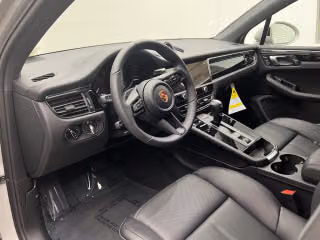 2026 Porsche Macan T - Photo 25
