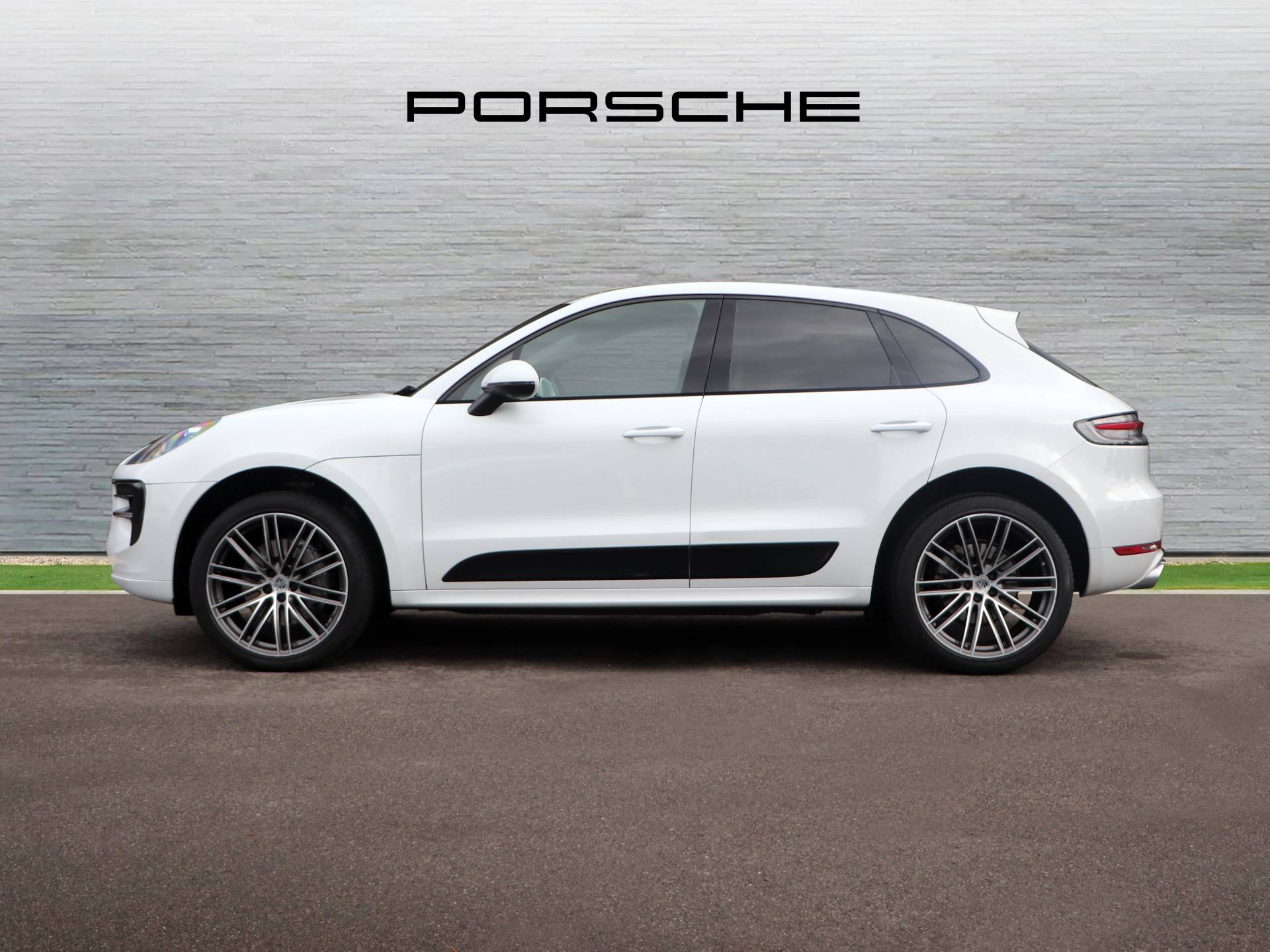 Macan S, photo 2 of 46