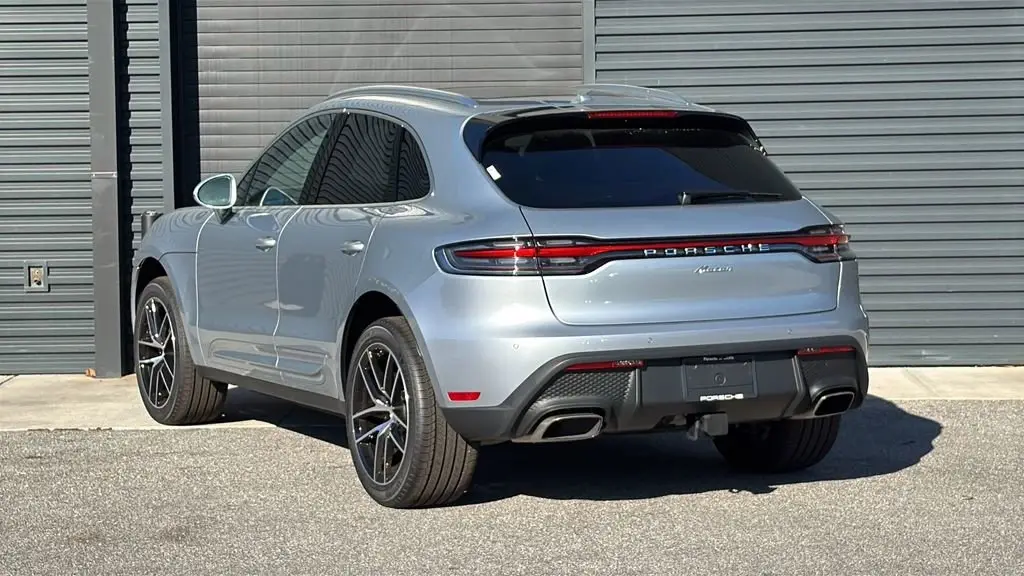 2026 Porsche Macan - Photo 24