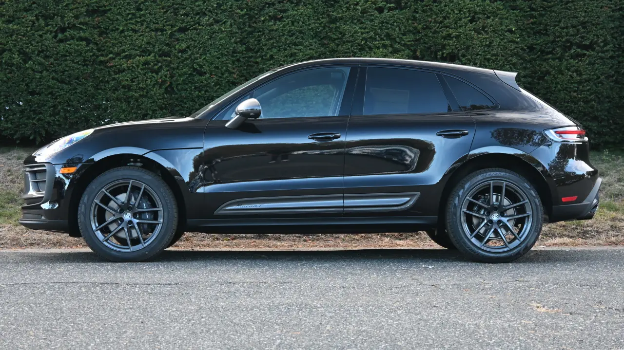 2026 Porsche Macan T - Photo 16