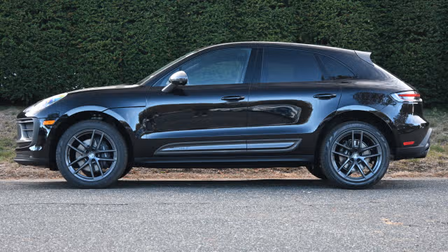2026 Porsche Macan T - Photo 10