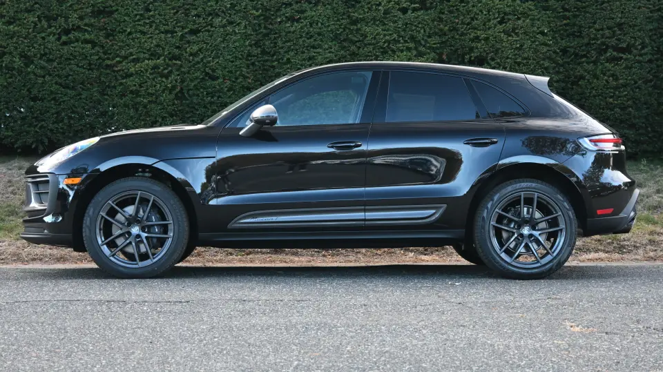 2026 Porsche Macan T - Photo 15