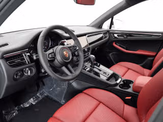 2025 Porsche Macan T - Photo 25