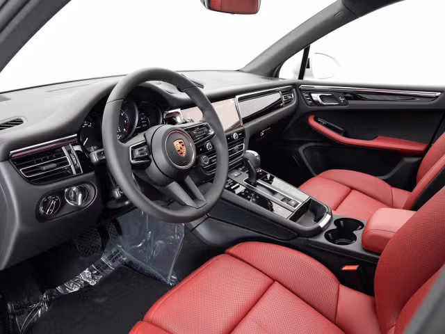 2025 Porsche Macan T - Photo 26