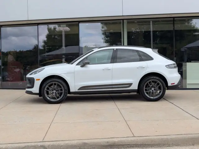 2026 Porsche Macan T - Photo 14