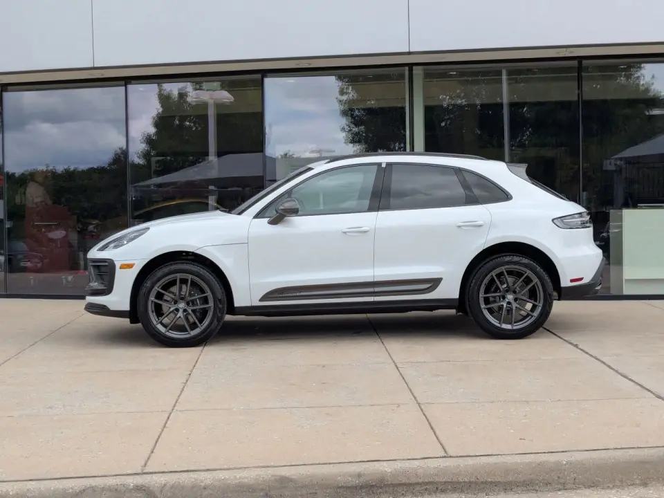 2026 Porsche Macan T - Photo 15