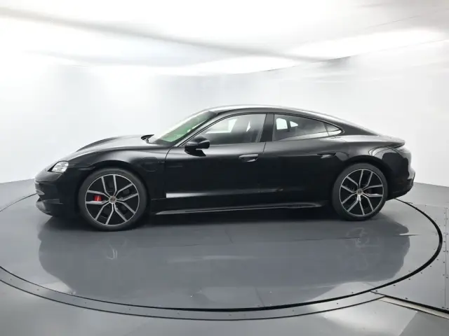 2026 Porsche Taycan GTS - Photo 14