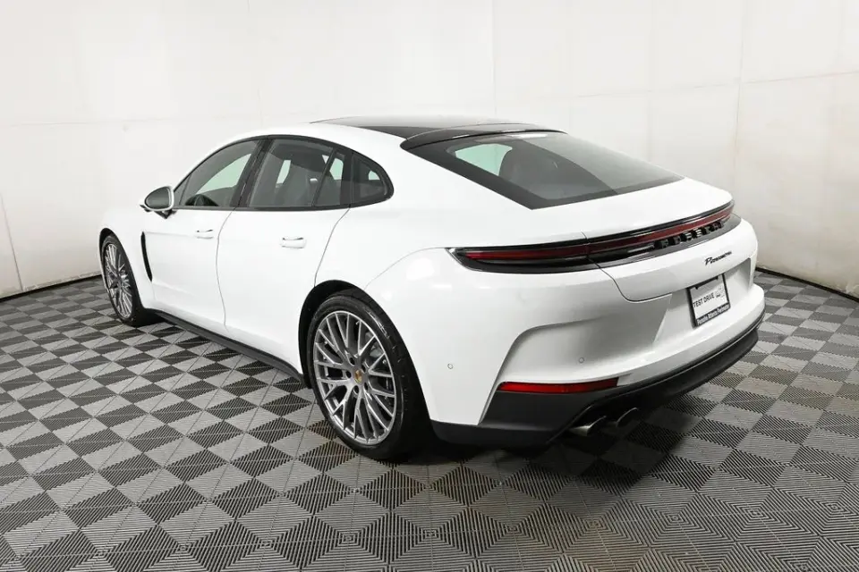 2025 Porsche Panamera Base - Photo 23