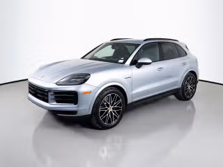 2026 Porsche Cayenne S E-Hybrid's photo