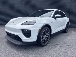 2025 Porsche Macan Macan Electric's photo