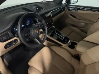 2026 Porsche Macan T - Photo 29