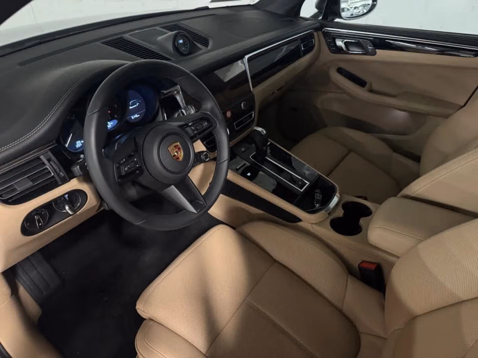 2026 Porsche Macan T - Photo 27