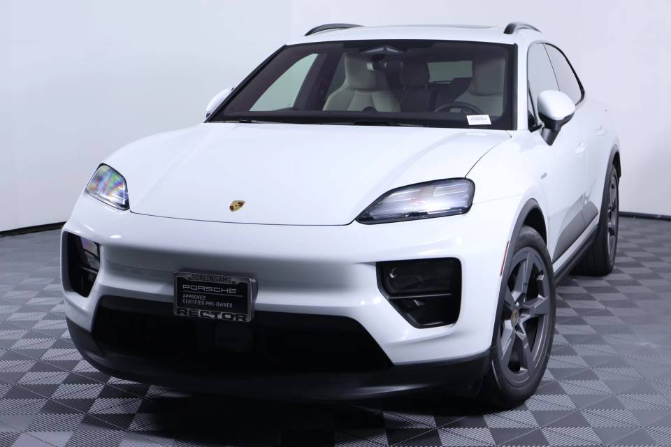 2024 Porsche Macan Base