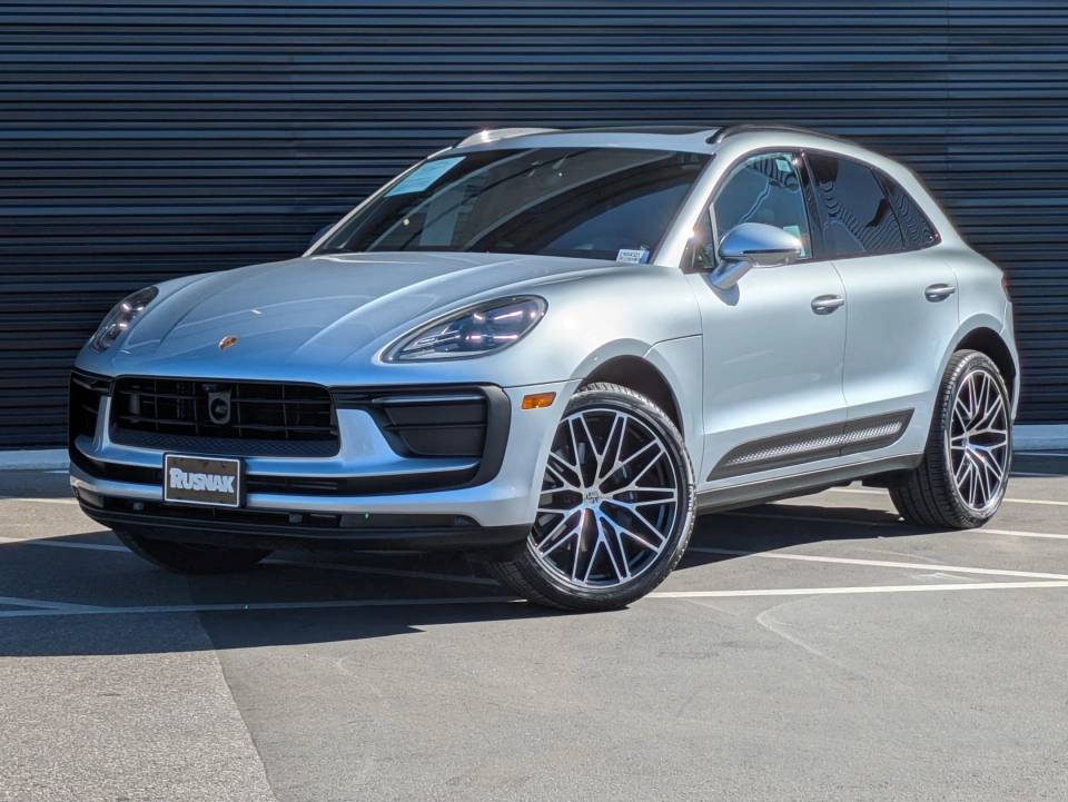 2025 Porsche Macan Base