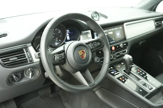 2026 Porsche Macan Base - Photo 30