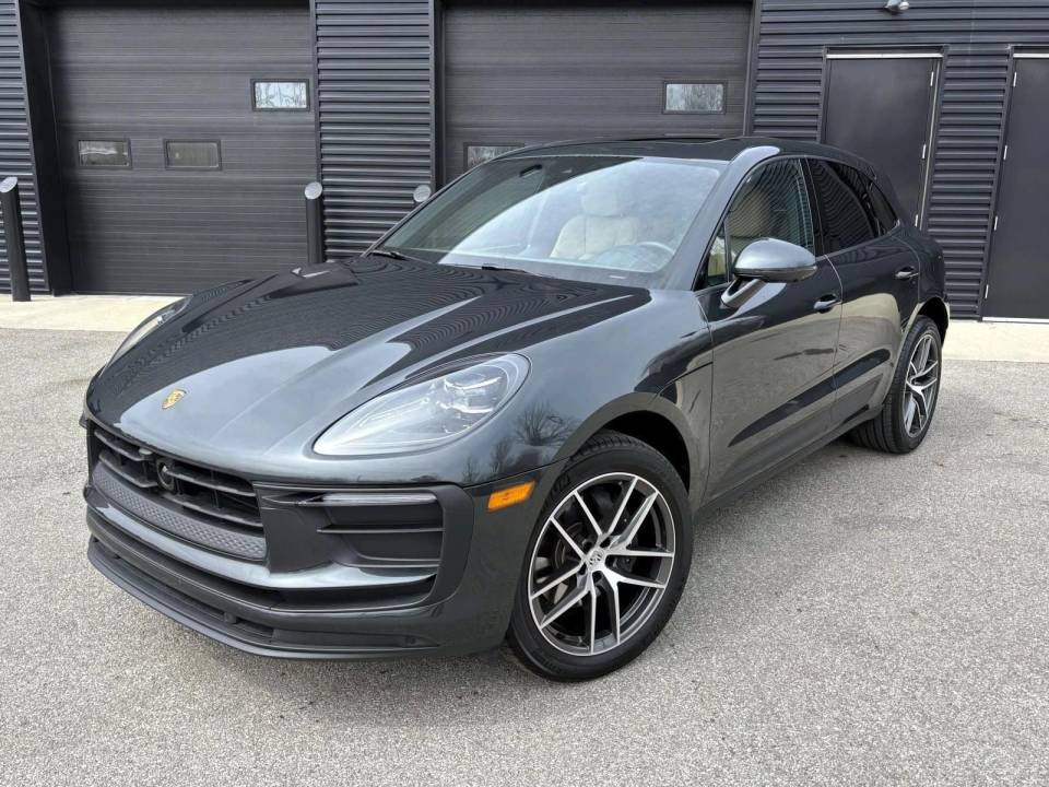 2025 Porsche Macan Base