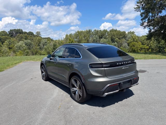 2026 Porsche Macan S - Photo 18