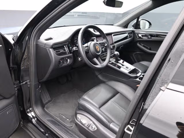 2025 Porsche Macan Base - Photo 26