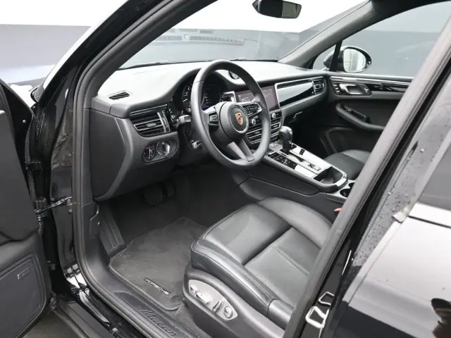 2025 Porsche Macan Base - Photo 30
