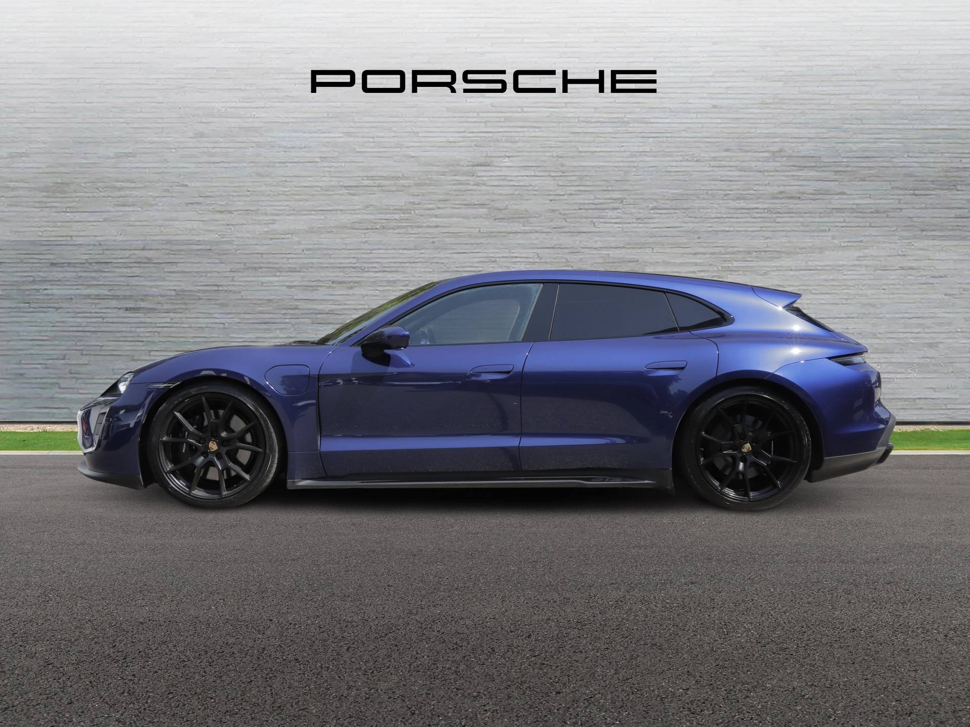 Taycan GTS Sport Turismo, photo 2 of 40