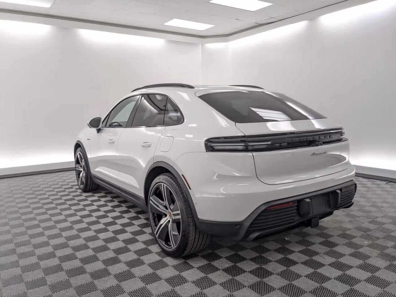 2025 Porsche Macan Base - Photo 20