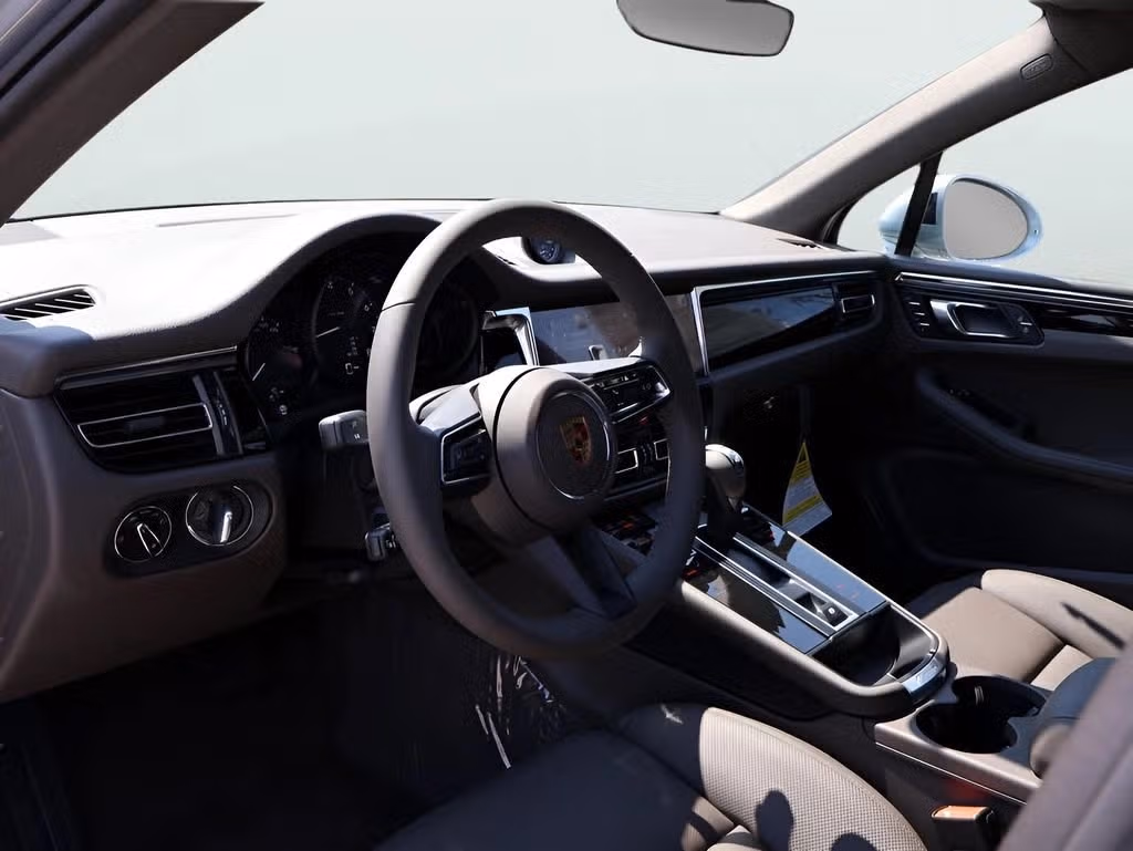 2025 Porsche Macan - Photo 28