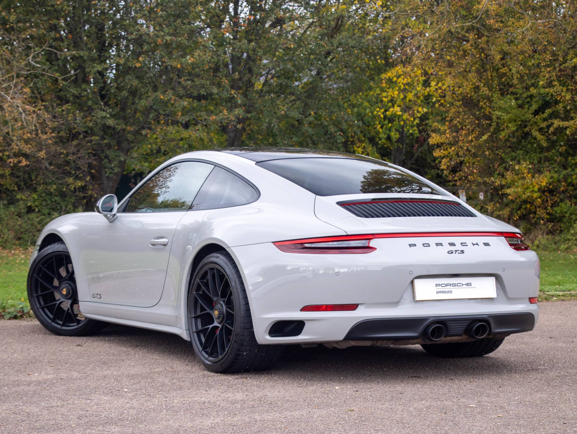 911 Carrera 4 GTS, photo 2 of 32