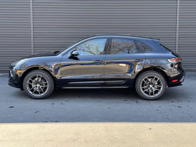 2026 Porsche Macan T - Photo 10