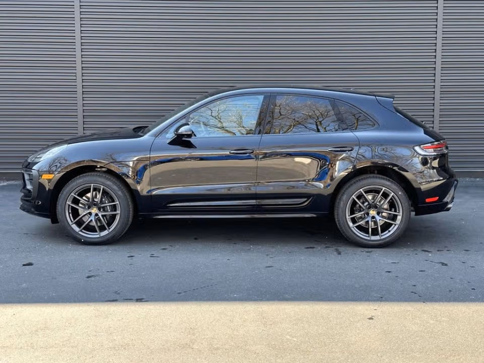 2026 Porsche Macan T - Photo 11