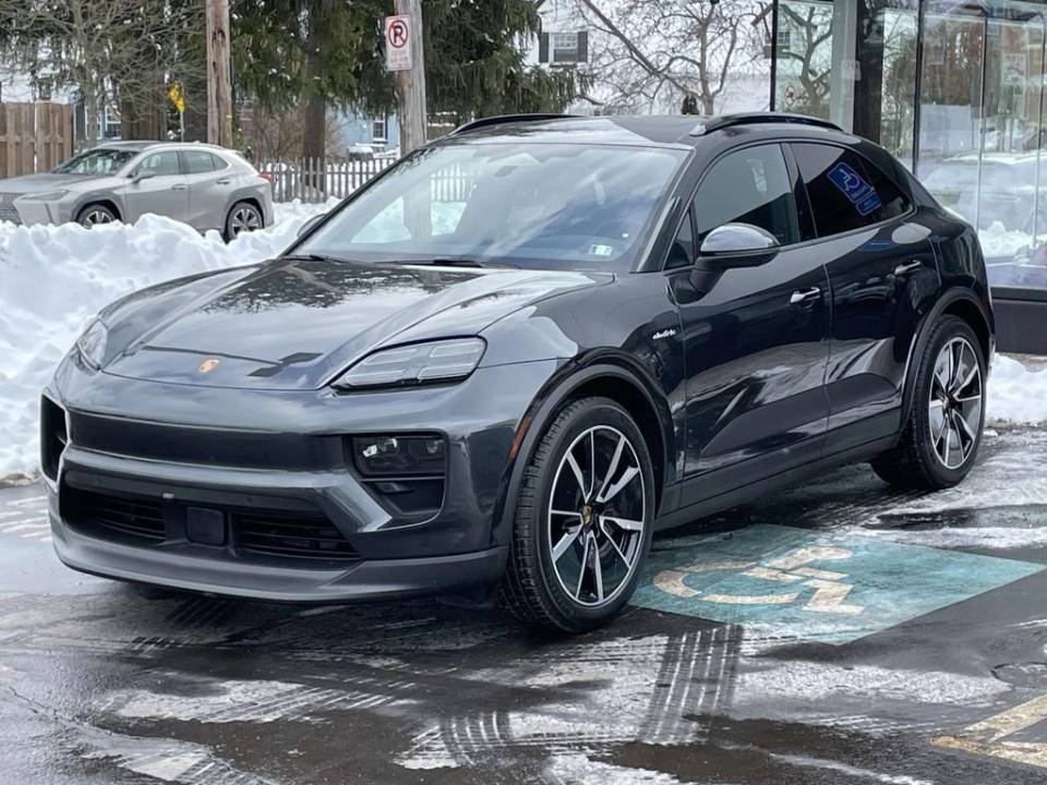 2024 Porsche Macan Base