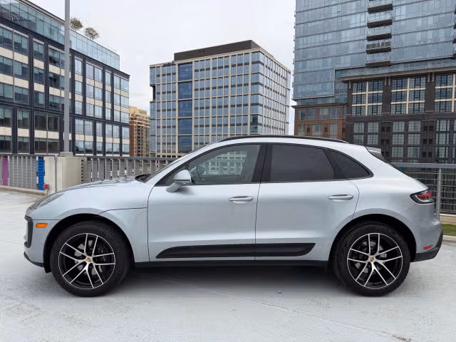 2026 Porsche Macan - Photo 10