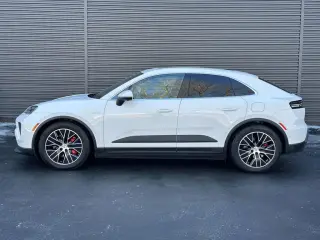 2025 Porsche Macan S - Photo 13