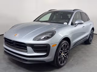 2026 Porsche Macan -'s photo