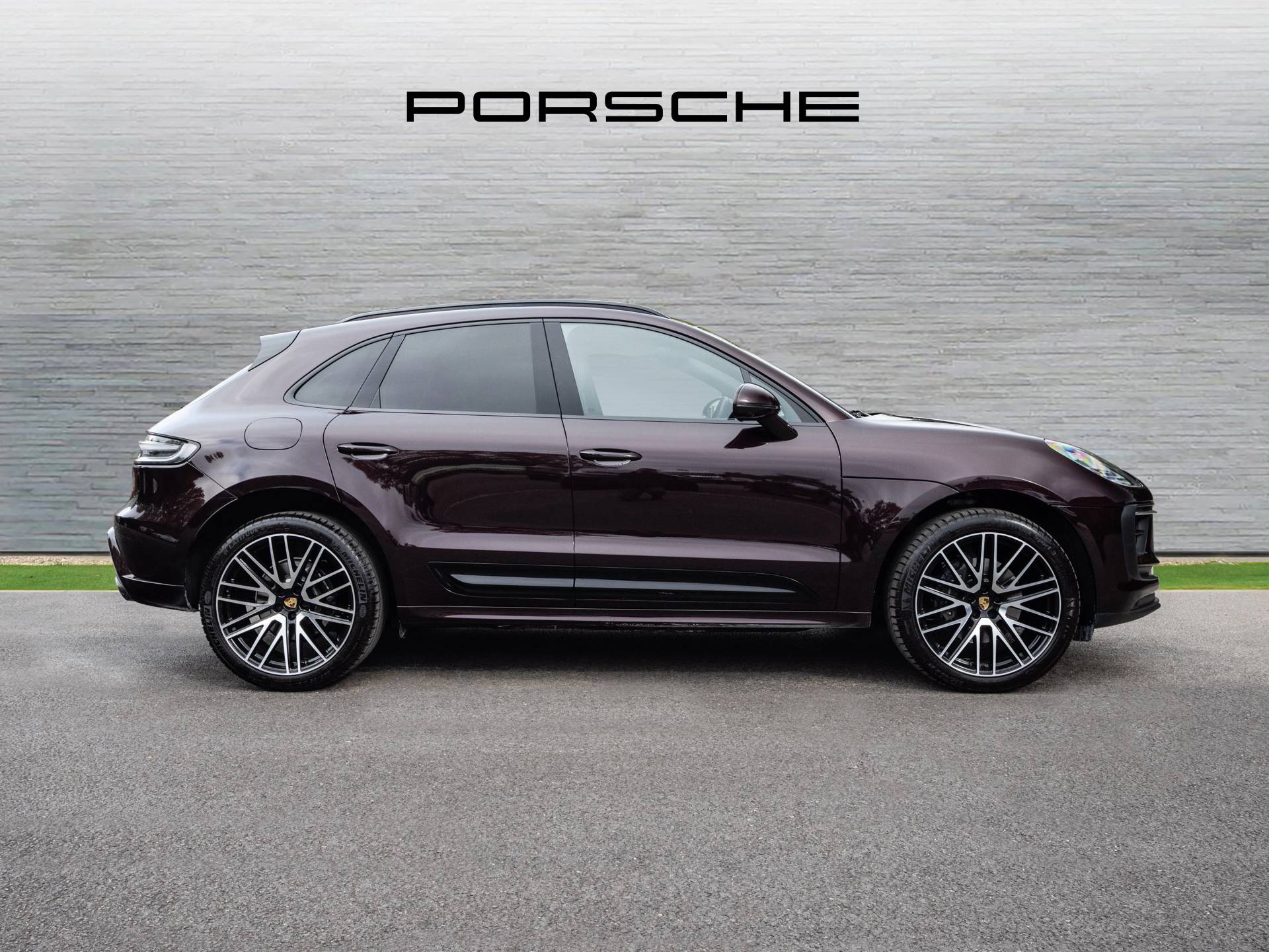 Macan, photo 2 of 45