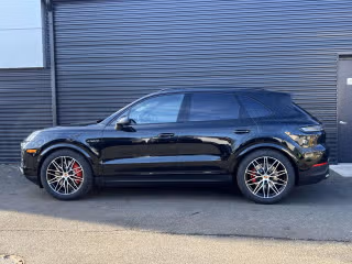 2026 Porsche Cayenne S E-Hybrid - Photo 9