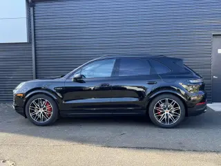 2026 Porsche Cayenne S E-Hybrid - Photo 13