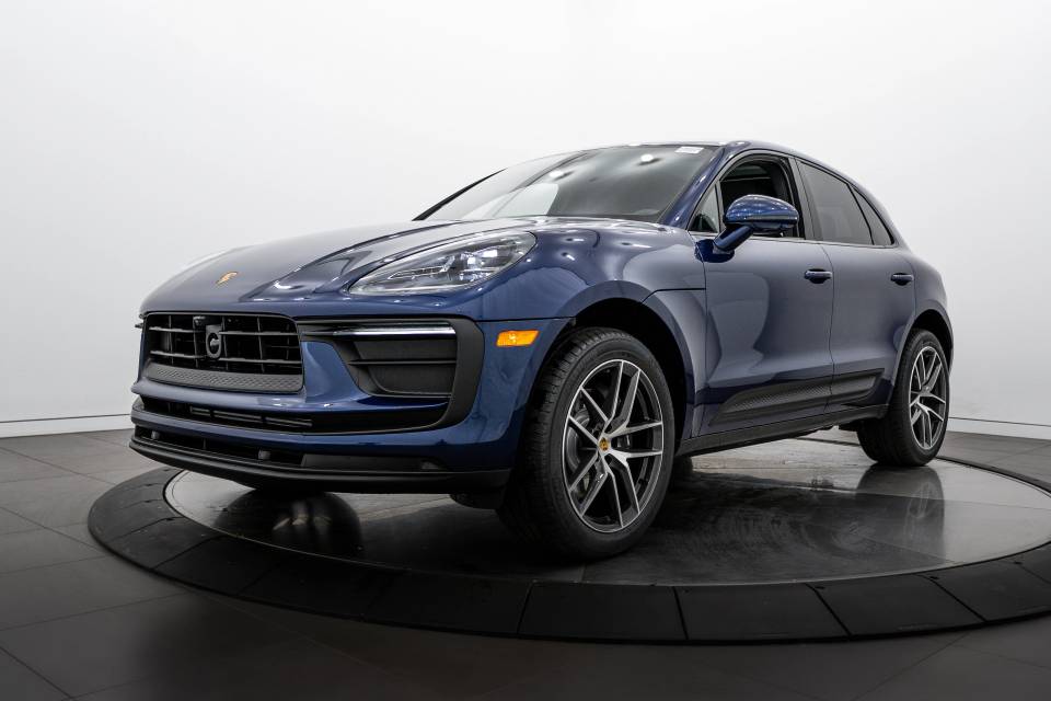 2026 Porsche Macan Base