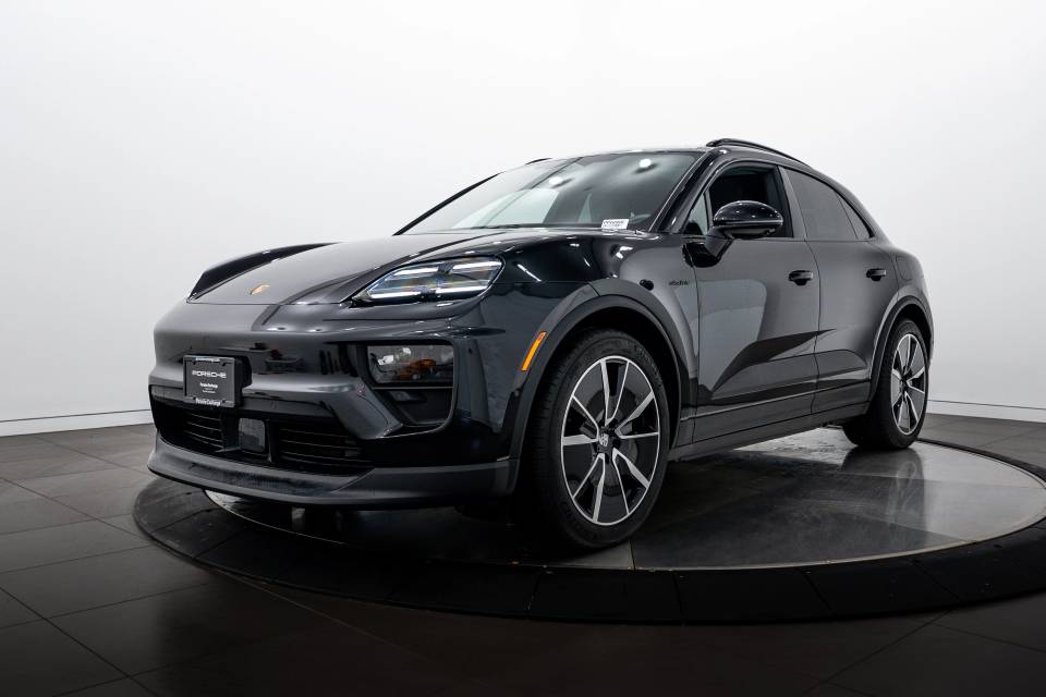 2025 Porsche Macan Base