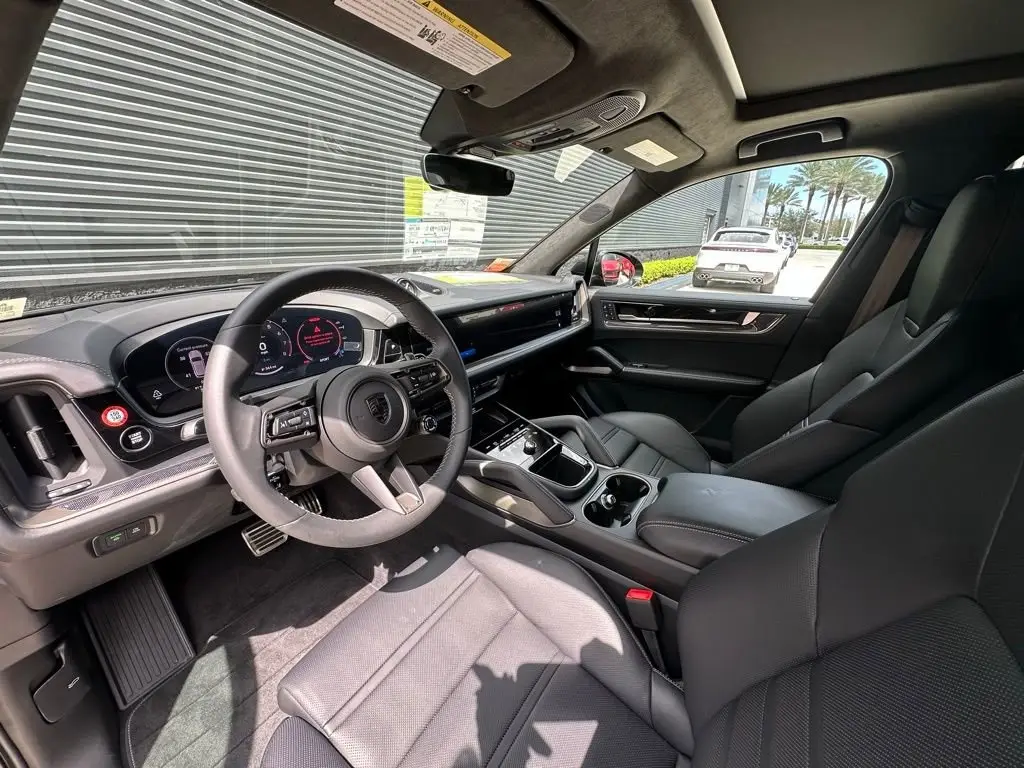 2025 Porsche Cayenne Turbo E-Hybrid - Photo 32