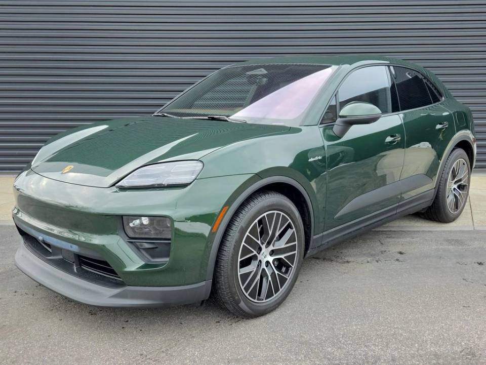 2025 Porsche Macan Base