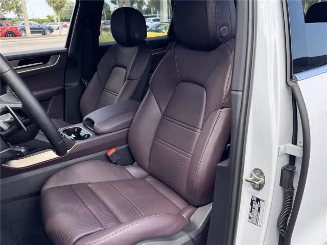 2025 Porsche Cayenne S - Photo 34