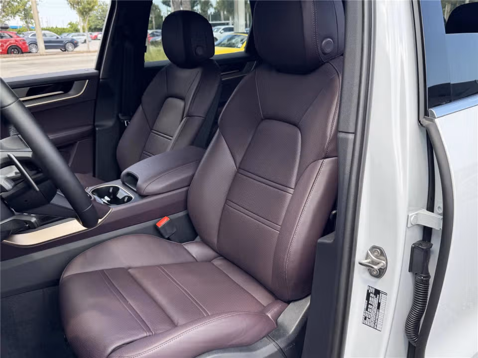 2025 Porsche Cayenne S - Photo 35