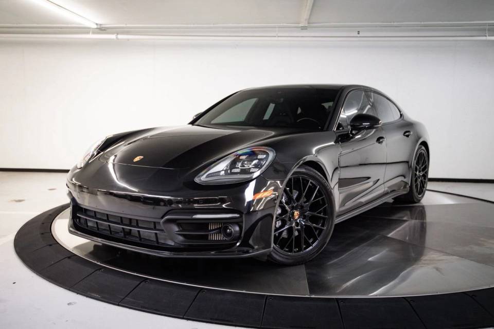 2023 Porsche Panamera 4 Platinum Edition