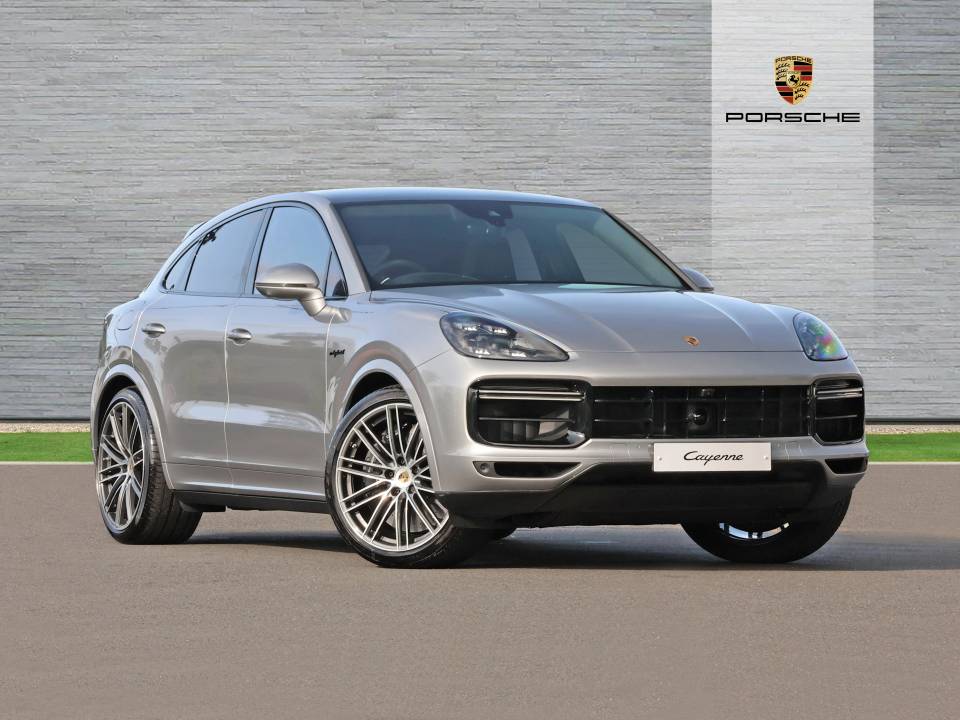 Buy new Porsche Cayenne Turbo S EHybrid Coupé (MY23) at Porsche Centre
