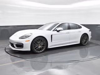 2023 Porsche Panamera GTS's photo