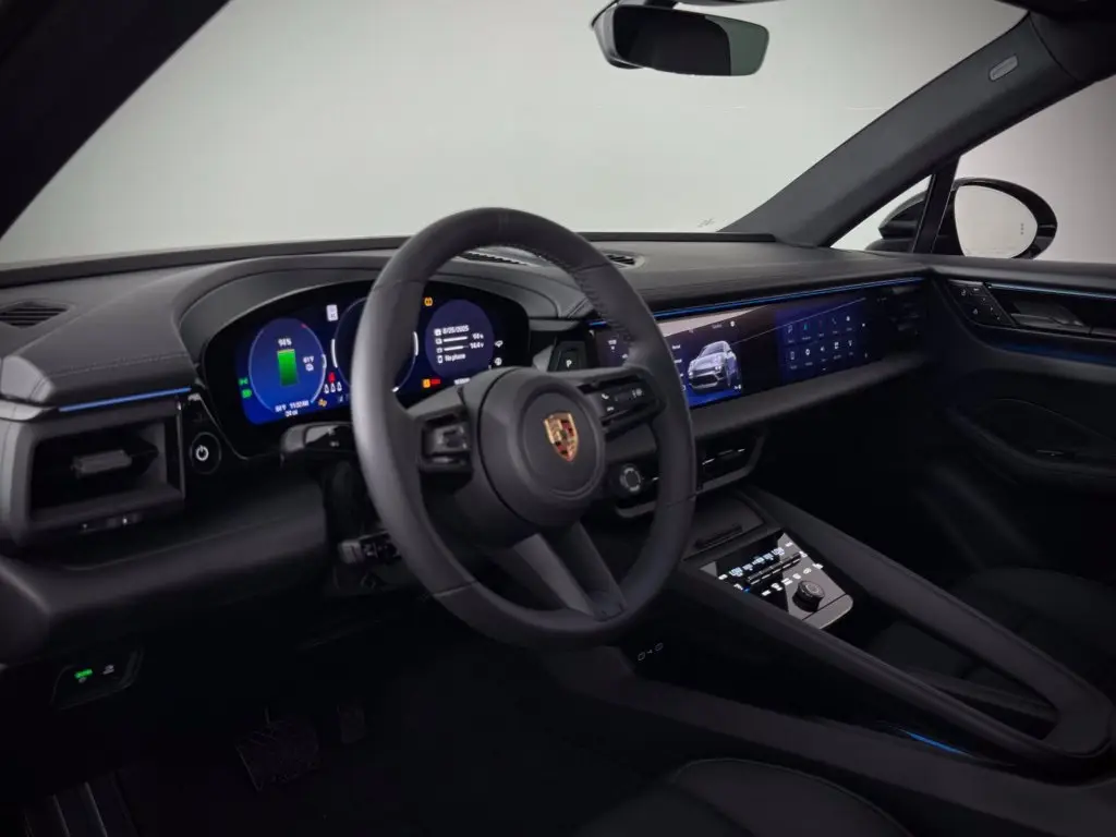 2025 Porsche Macan Base - Photo 32