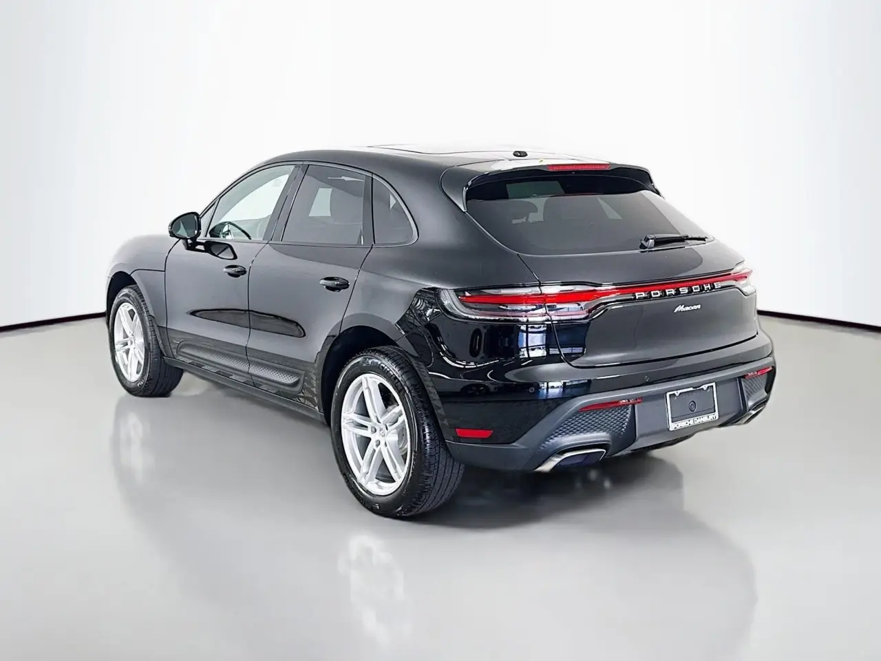 2025 Porsche Macan - Photo 24