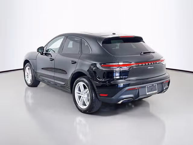 2025 Porsche Macan - Photo 18
