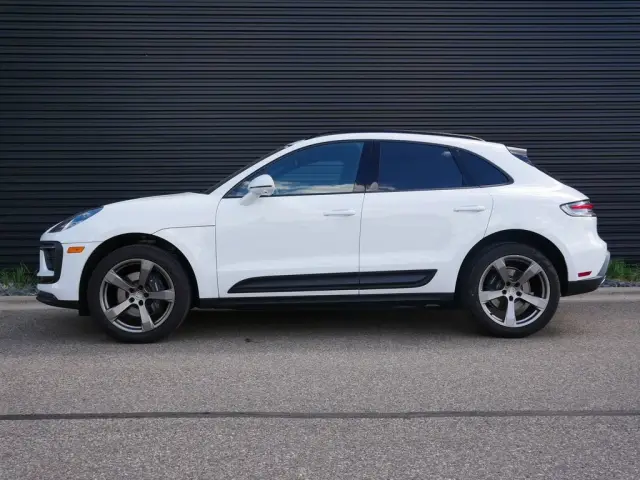 2025 Porsche Macan T - Photo 14