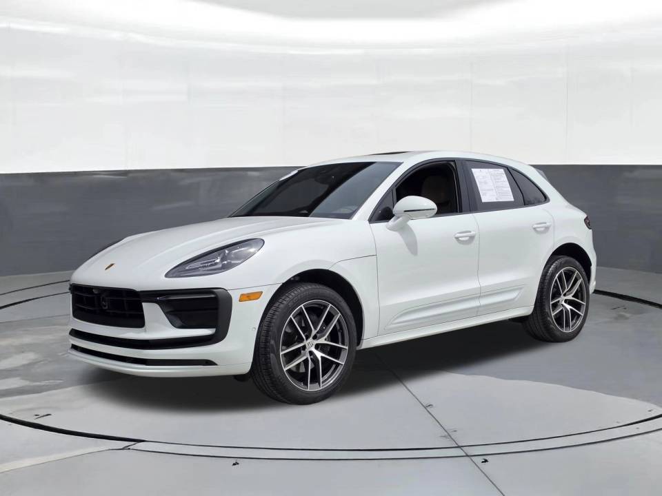 2025 Porsche Macan Base